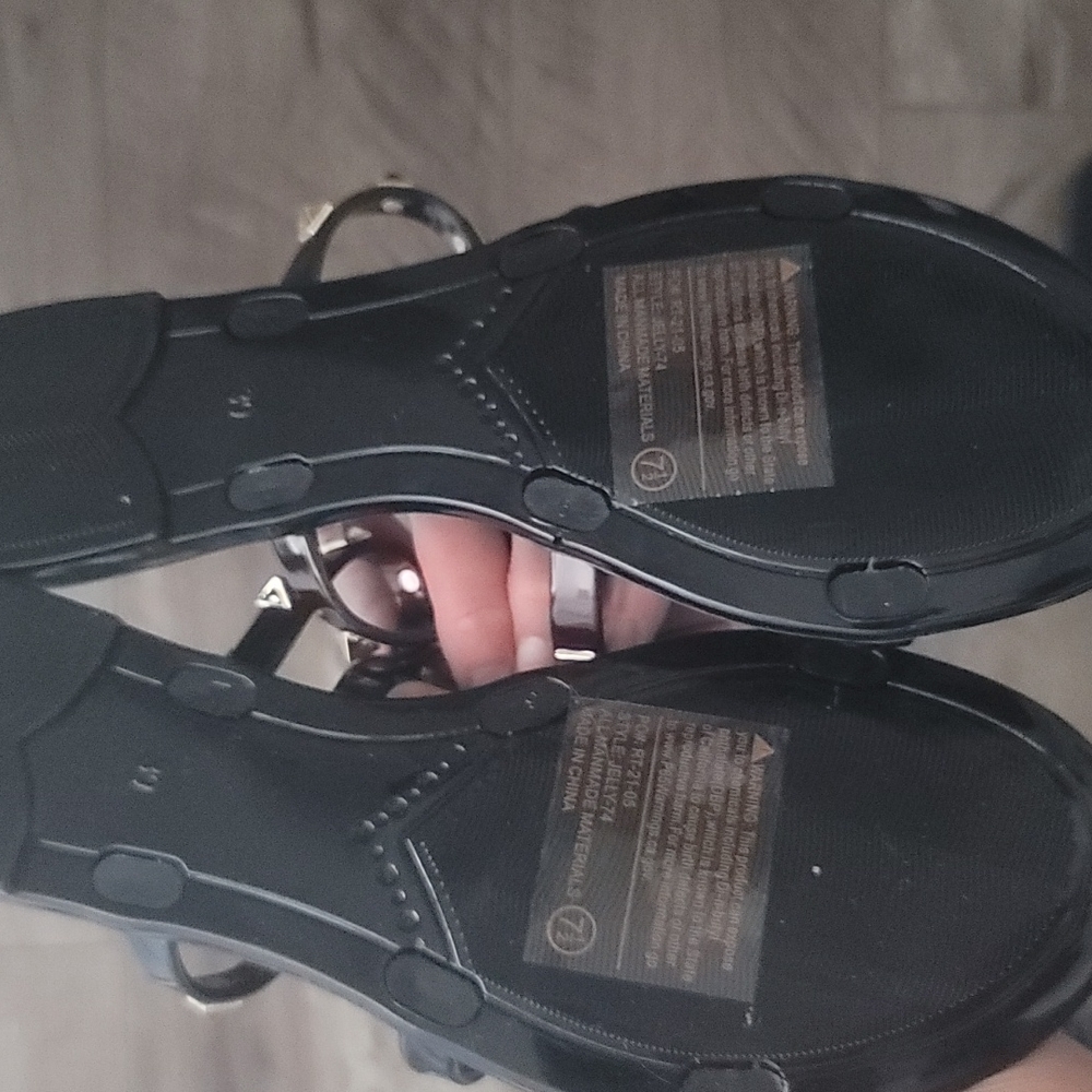 Sandals - Picture 3 of 4